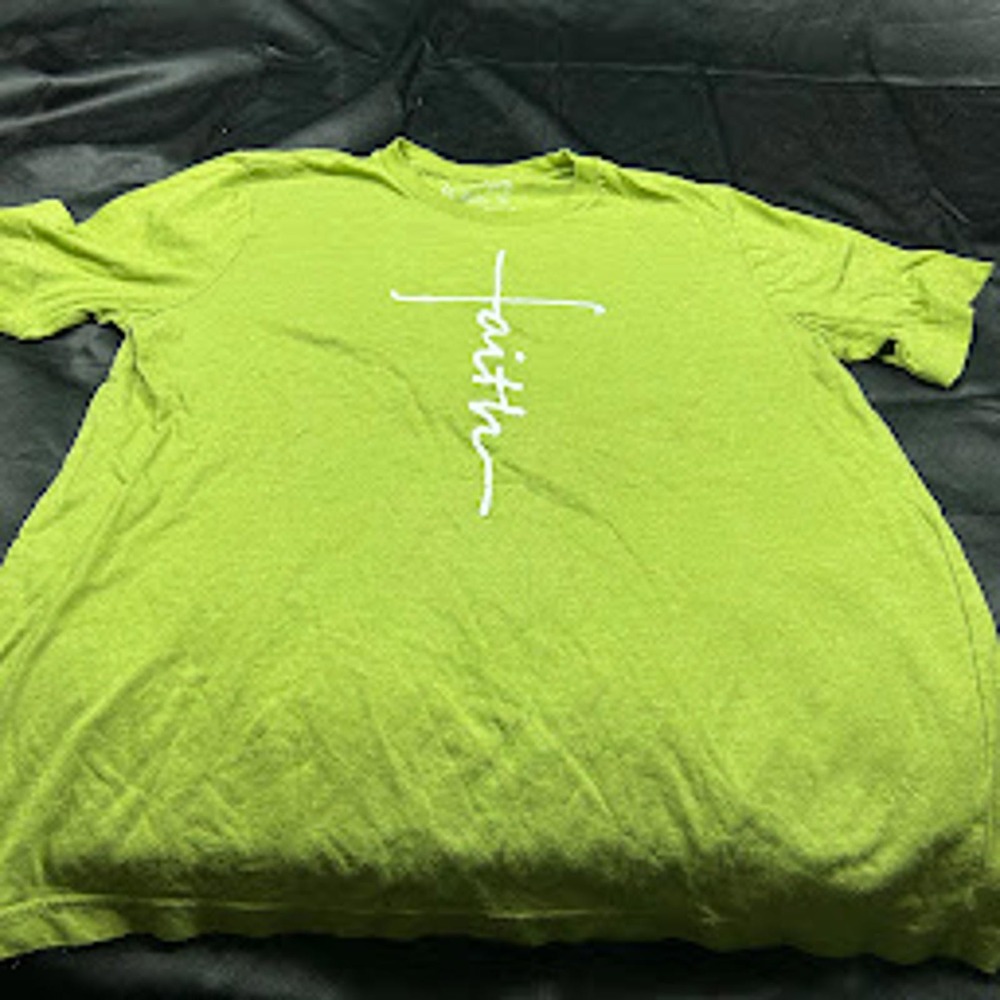 Love in Faith Green Graphic T-Shirt XL Faith Cross Script Heather Tee